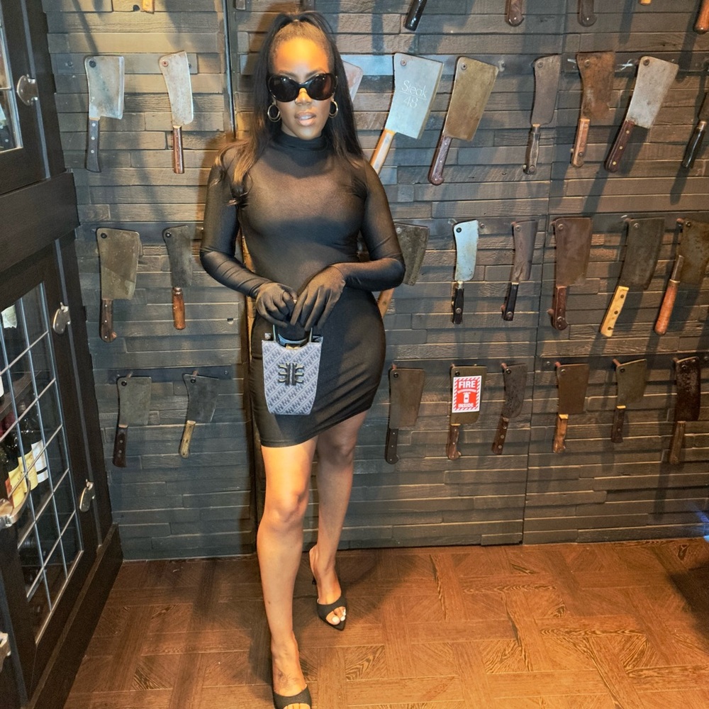 Black bodycon dress